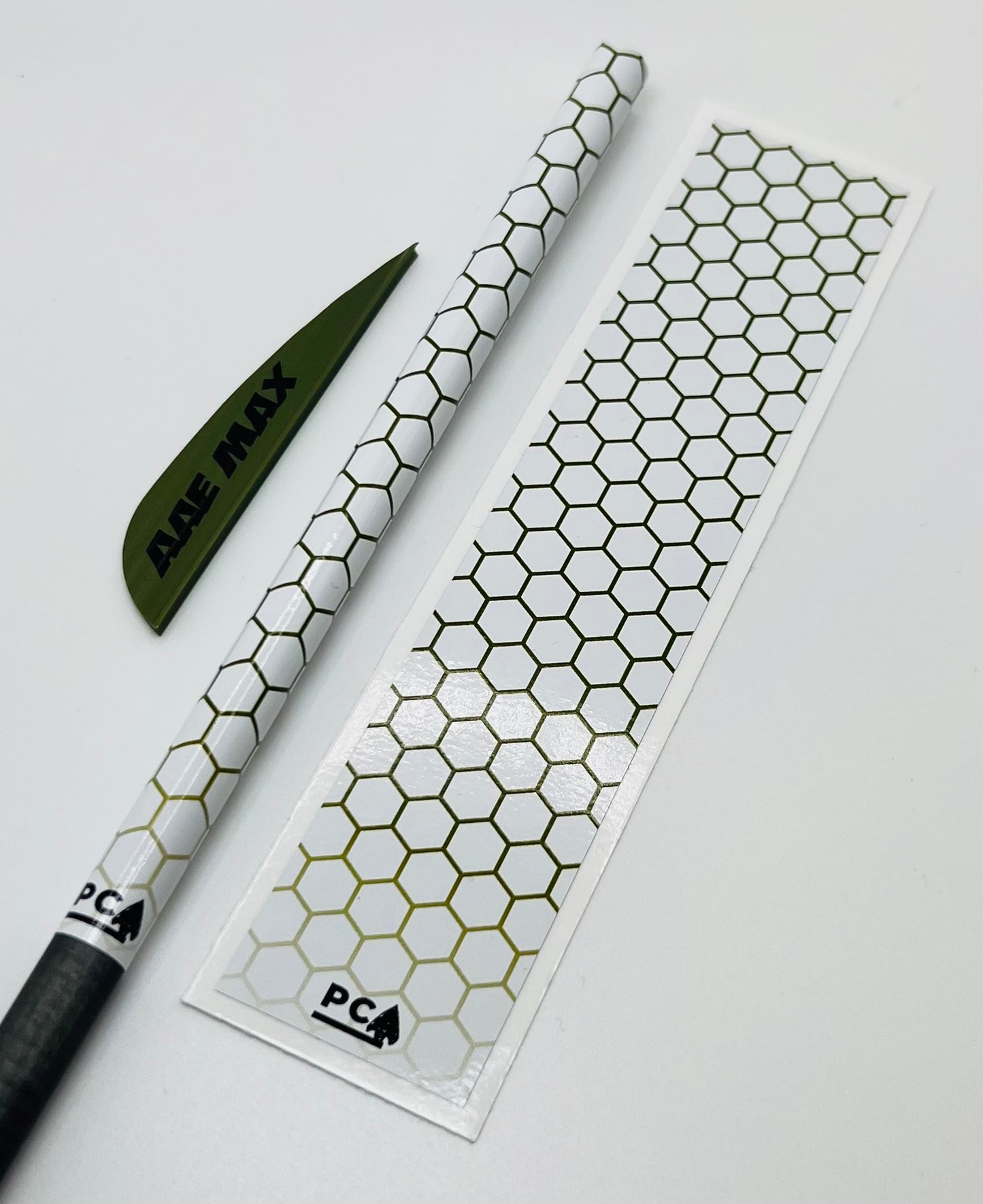 OD Green on White (AAE OD Green) - HEX Series Arrow & Bolts Wrap