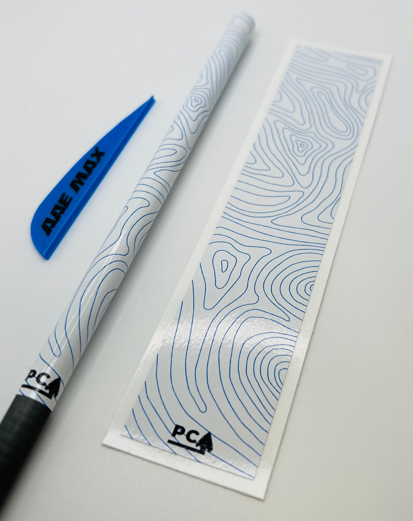 Blue on White (AAE Blue & Bohning Satin Blue) - TOPO LITE Series Arrow & Bolt Wrap