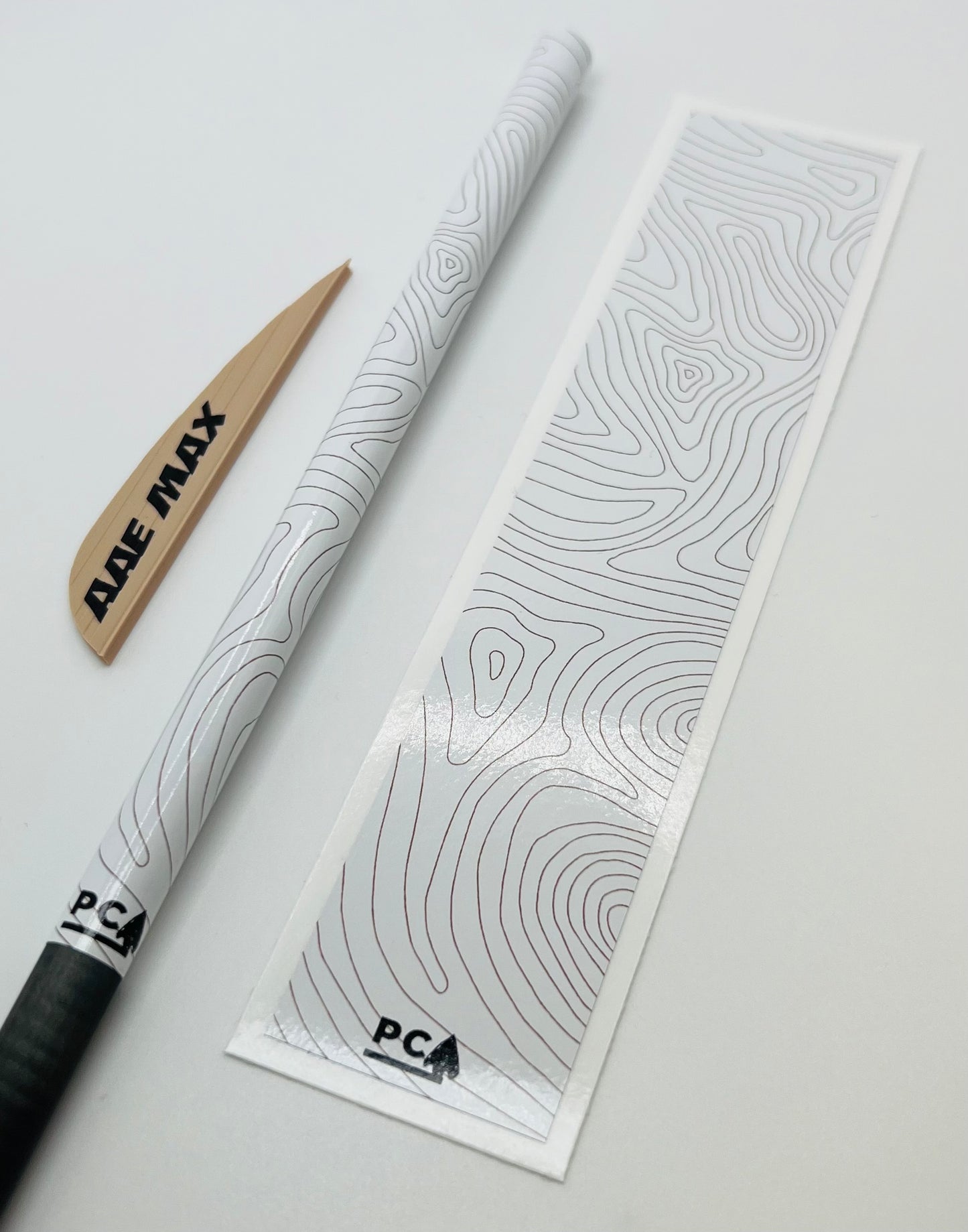 Tan on White (AAE Sand) - TOPO LITE Series Arrow & Bolt Wrap